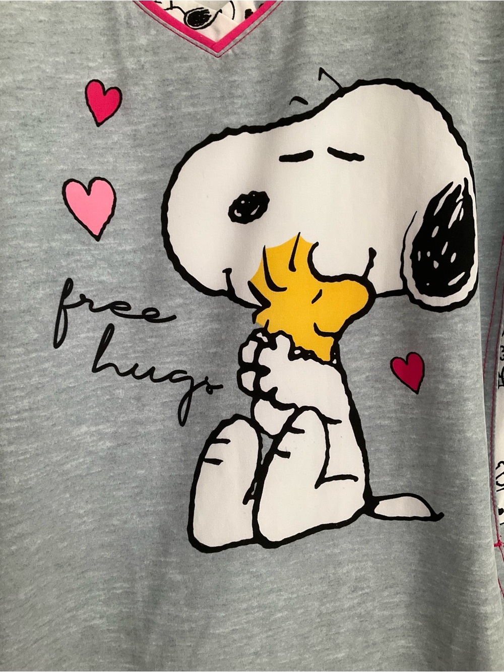 Cherokee Tooniforms Peanuts Snoopy "Free Hugs" Scrub Top Gray Pink - Picture 4 of 10